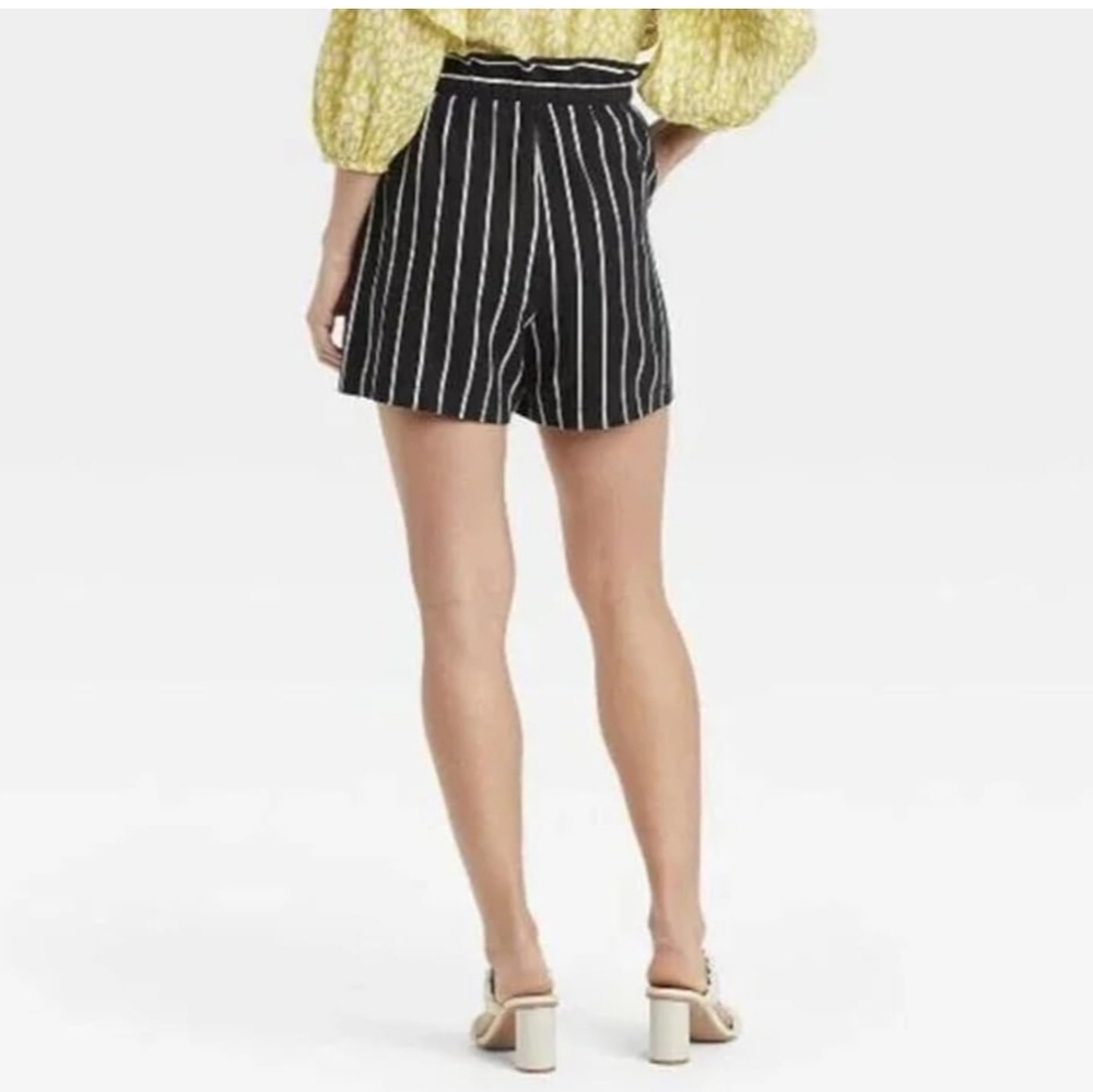 NWT Ruffle PaperBag Women's High-Rise Paperbag Shorts, Size L - Picture 3 of 4